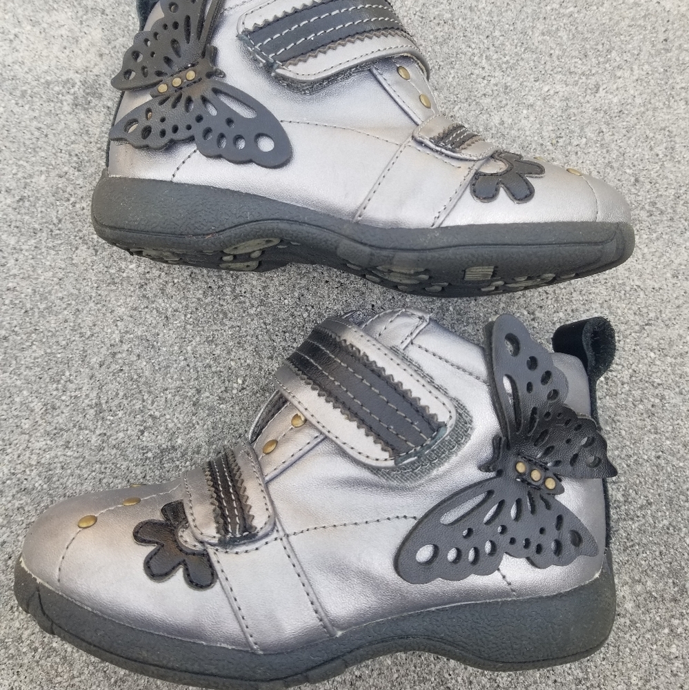 Umi kids shoes size 8.5